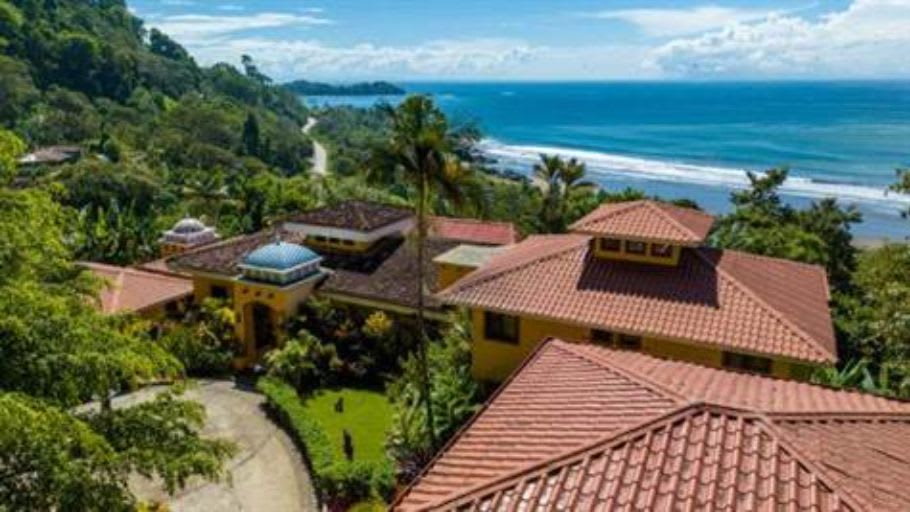 Seaside Ocean View Mansion in Exclusive Community