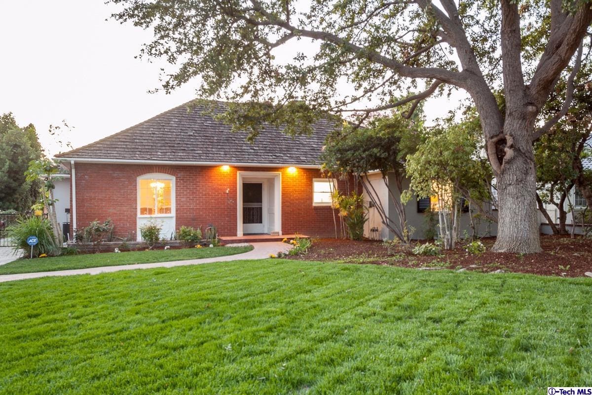 Single Level, Brick-Faced 1947 Traditional Style Home (San Marino)