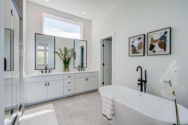 master bathroom at 2915 Engelke St Unit C