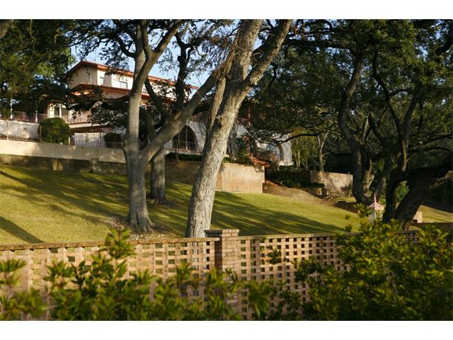 2404 Westlake Dr