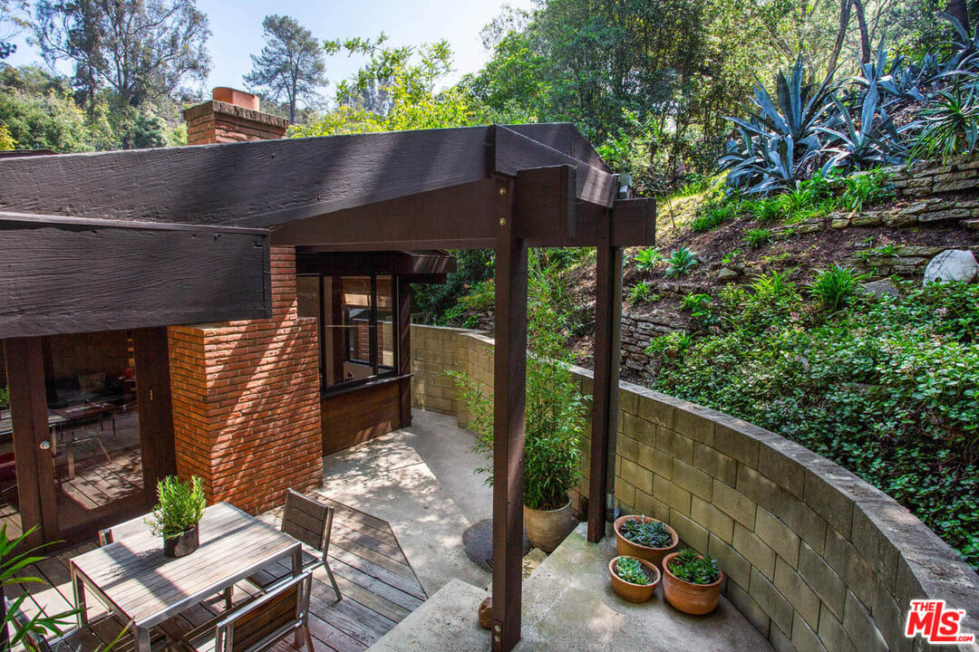 10274 Chrysanthemum Ln