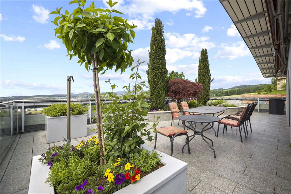 ZUG, SWITZERLAND Toronto Real Estate Penthouse Queen