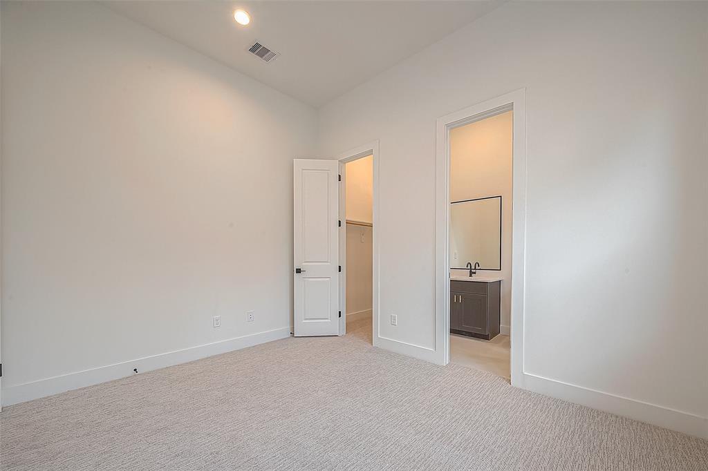 bedroom with an en-suite bathroom and closet