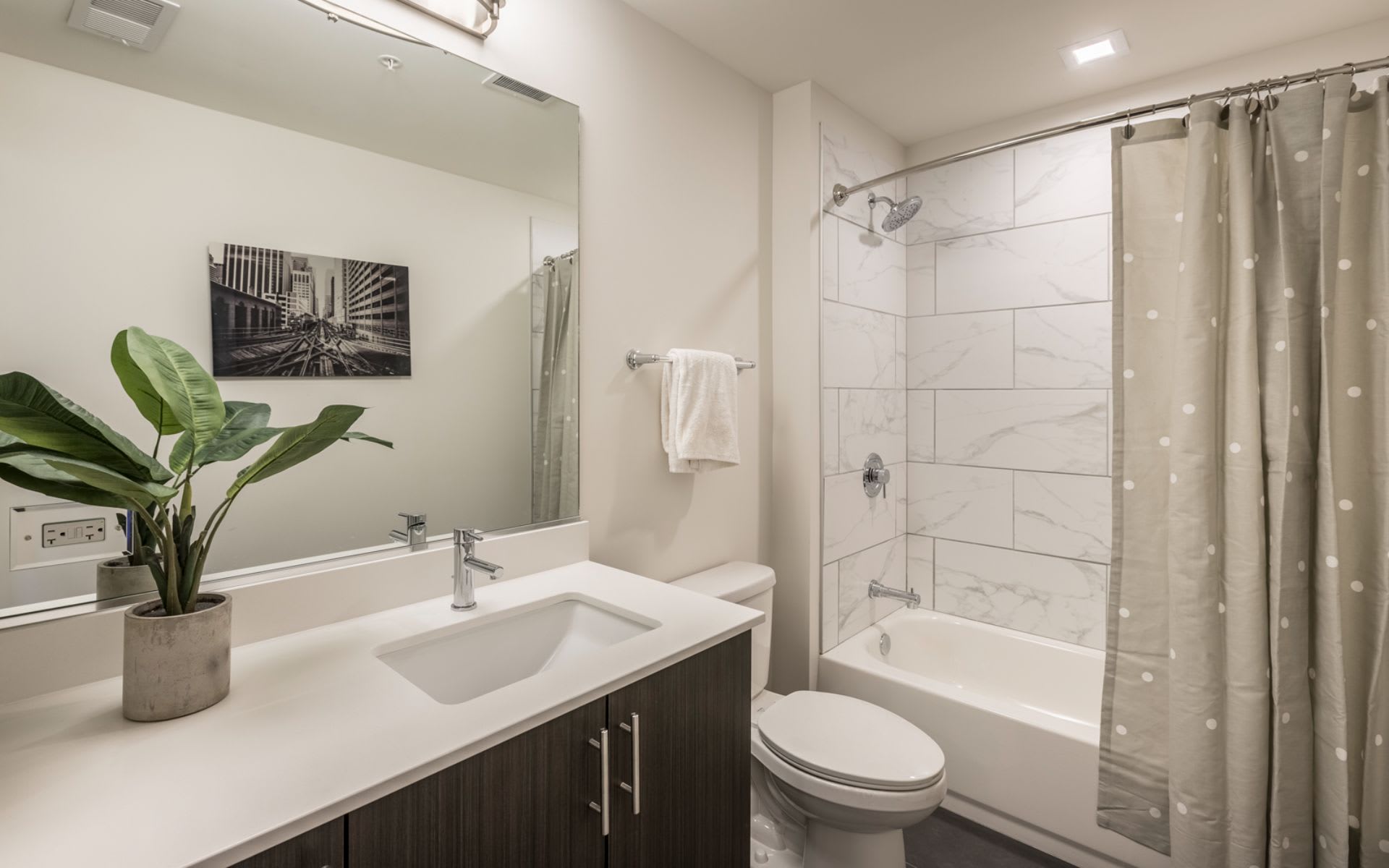 Property Photos 1325 North Wells Daniel Management Group, INC.