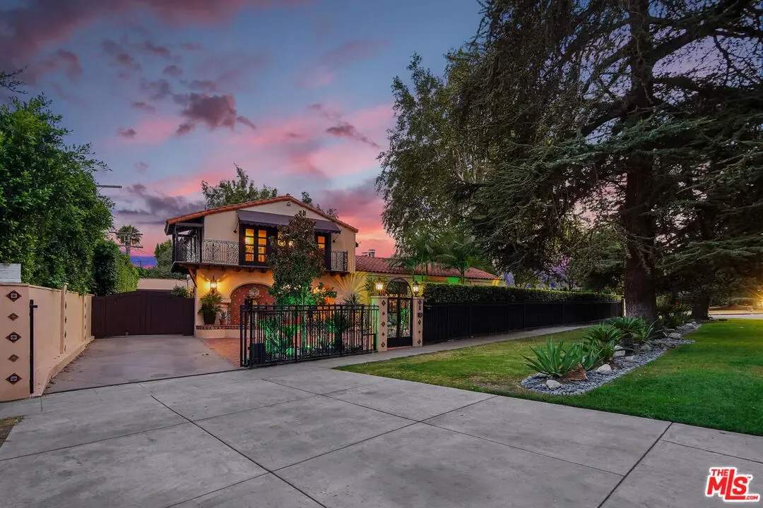 Grand Los Feliz Spanish