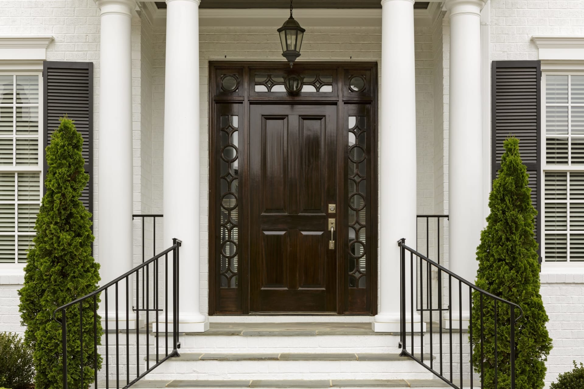 Luxury home front entryway for private buyer home tours in Turlock CA