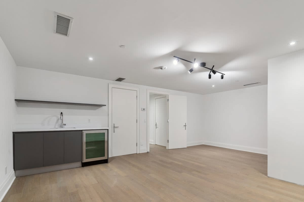 Yonge & St Clair Executive Rental Real Estate Listing Kevin Crigger