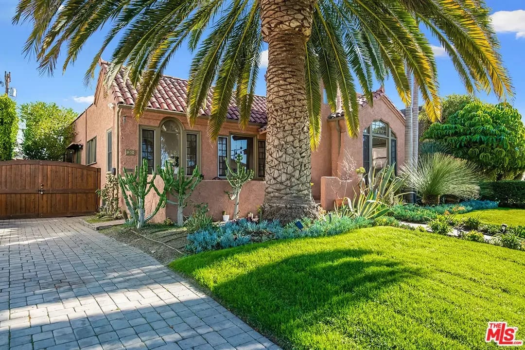 Picfair Village Spanish