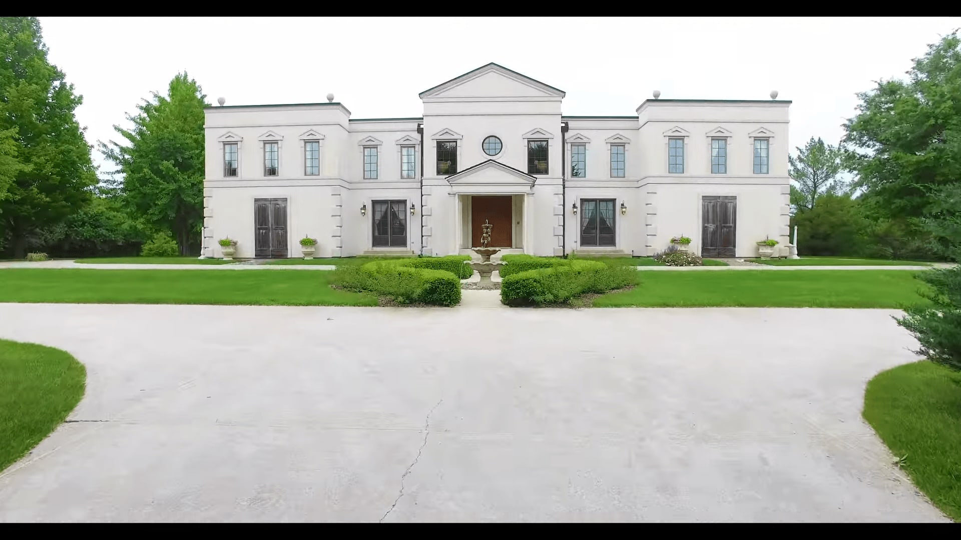 Wynstone and Barrington Luxury Real Estate Connie Antoniou