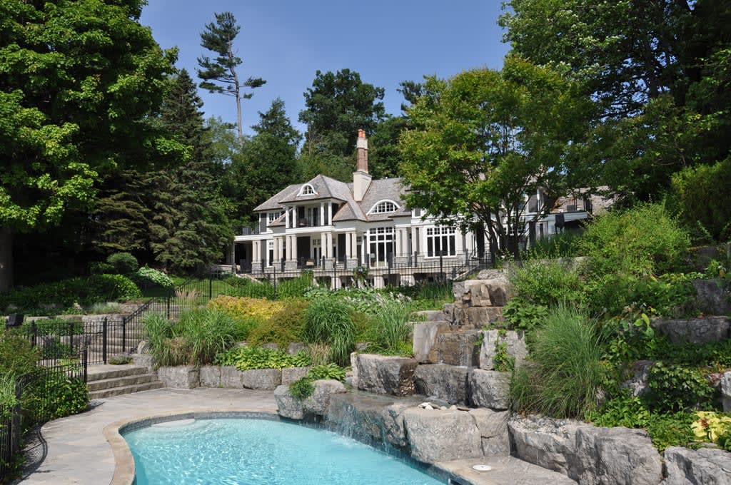 32 Holyrood Avenue Oakville, ON L6K 2V3 Goodale Miller Team