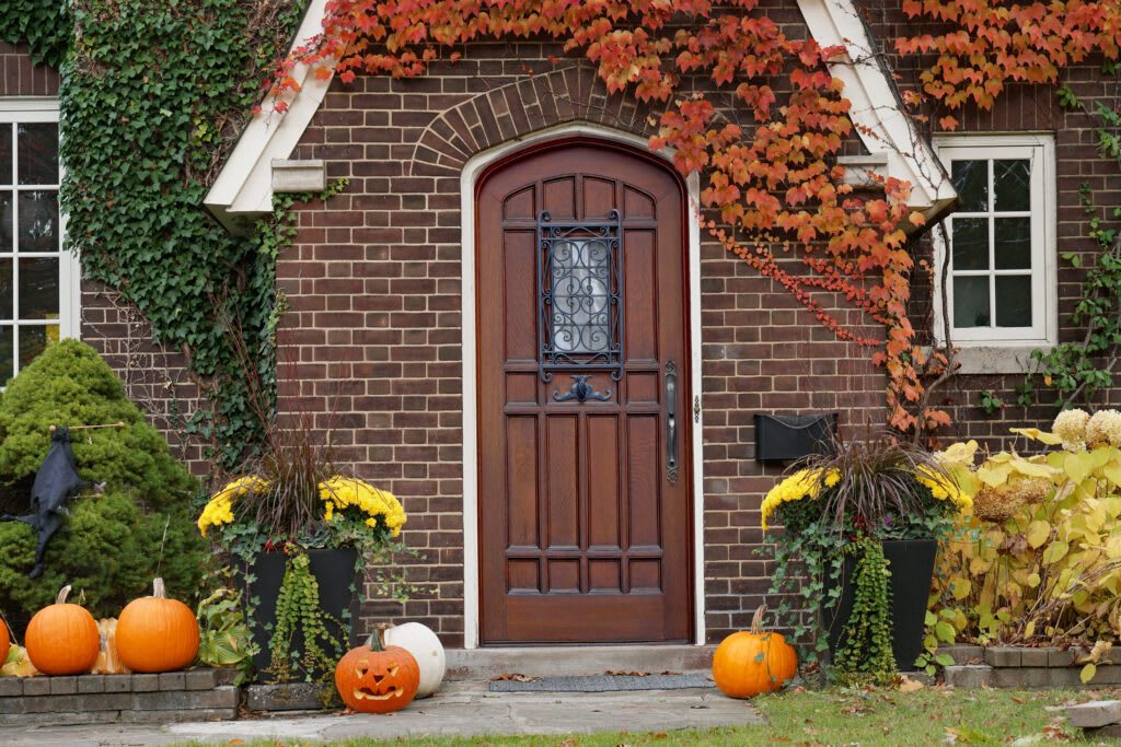 Scary Front Porch Halloween Decoration Ideas