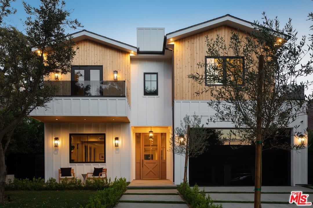 An inviting, newly built compound in Los Feliz