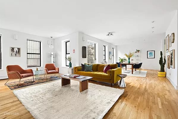 303 East 8th St Unit: 4R