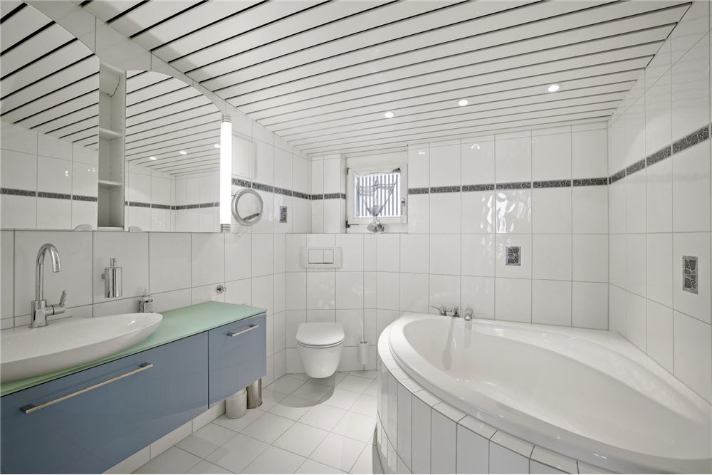 ZUG, SWITZERLAND Toronto Real Estate Penthouse Queen