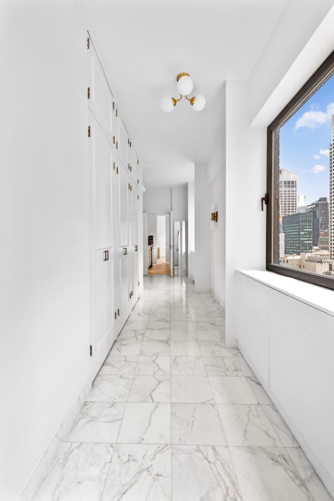 58 West 58th Street Unit: 27C