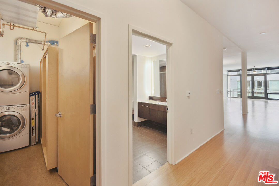 1111 S Grand Ave #1205