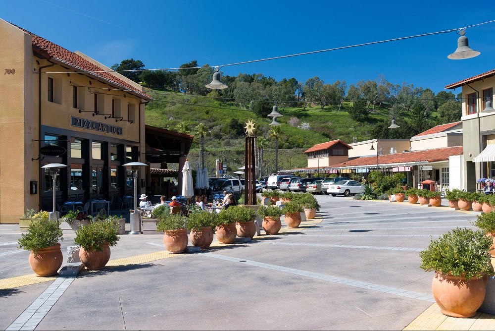 An outstanding shopping and dining scene