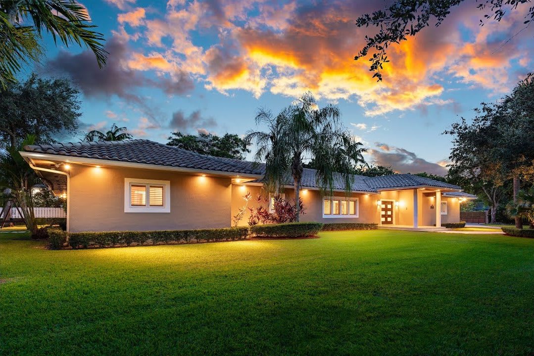 Gorgeous Transitional Estate | 6390 SW 112 Street, Pinecrest