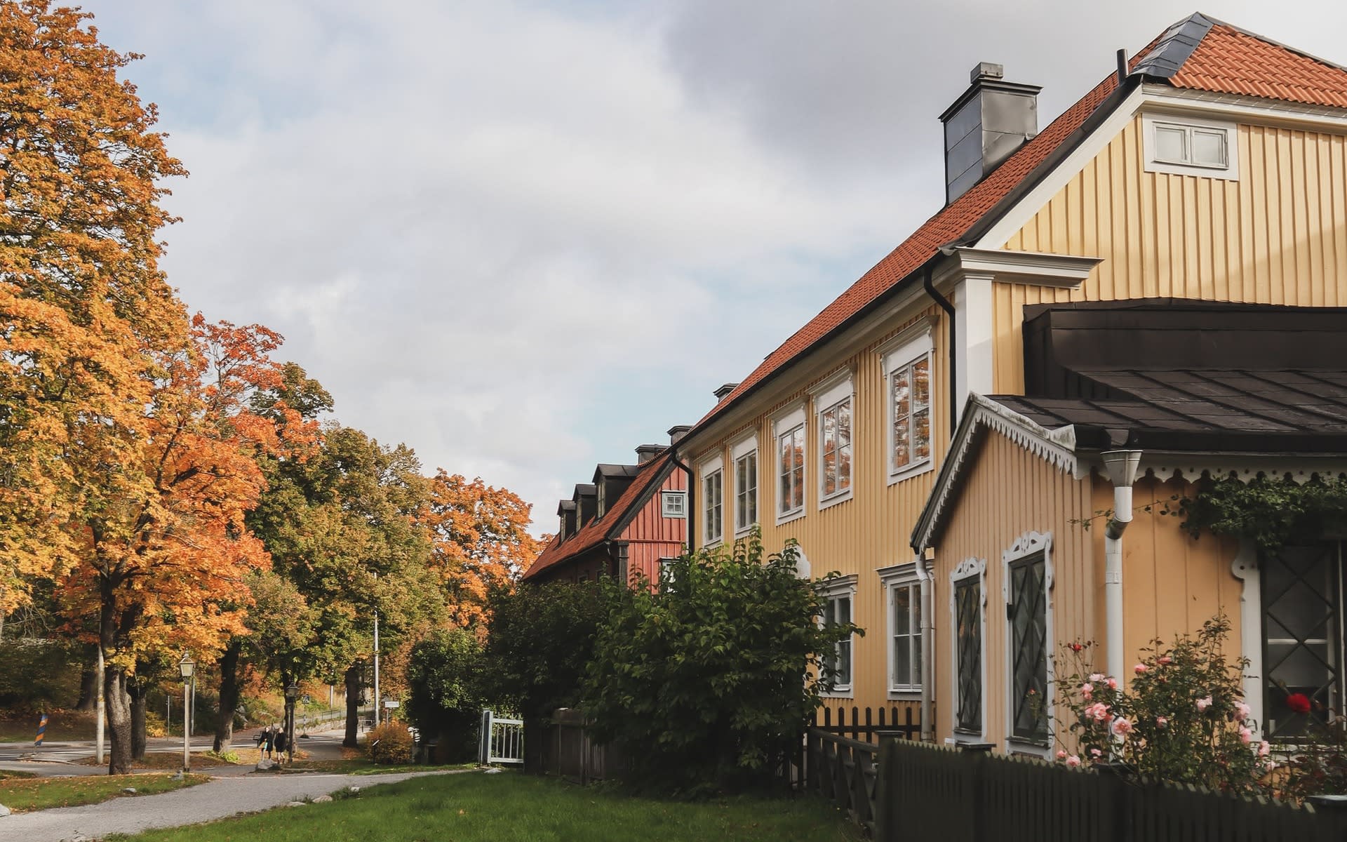 Community Values. A Pasadena Home Sets Up a Giving Pantry To Help Take Care of Neighbors in Need.