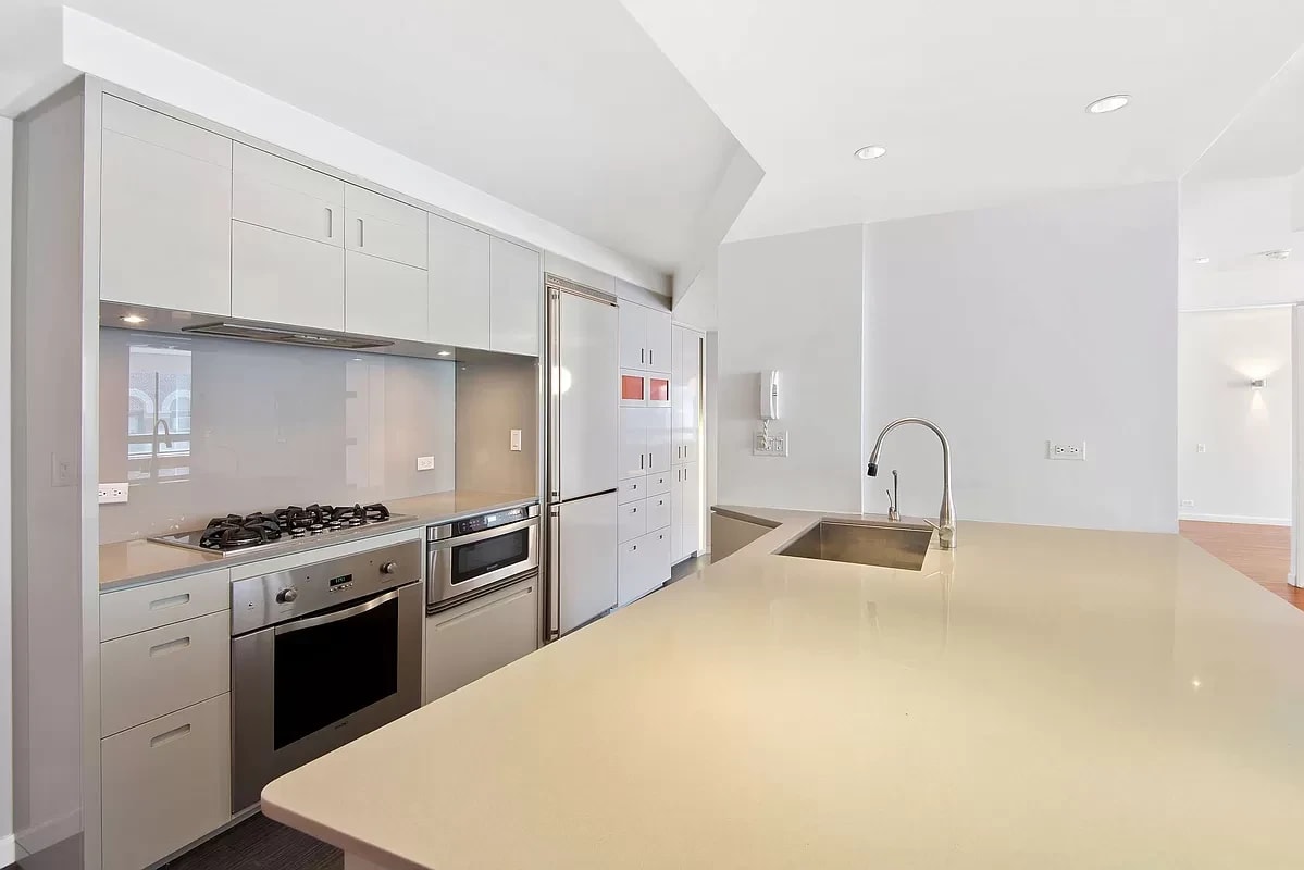 225 West 83rd Street Unit: 5RS