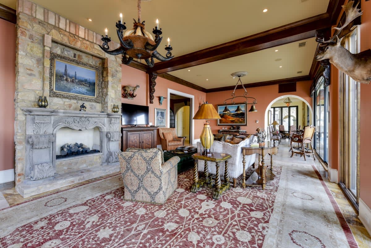 6800 Comanche Trail Austin, TX 78732 Austin Luxury Group