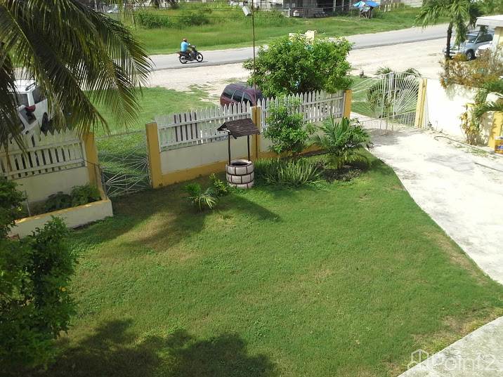 Corozal Gem - 2300 sq ft, 2 story, 4 bed, 4 bath single-family home 