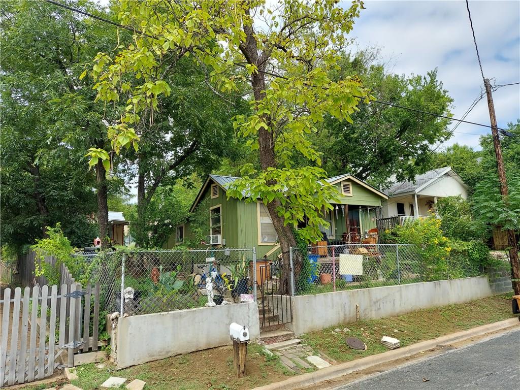 2406 E 8th St