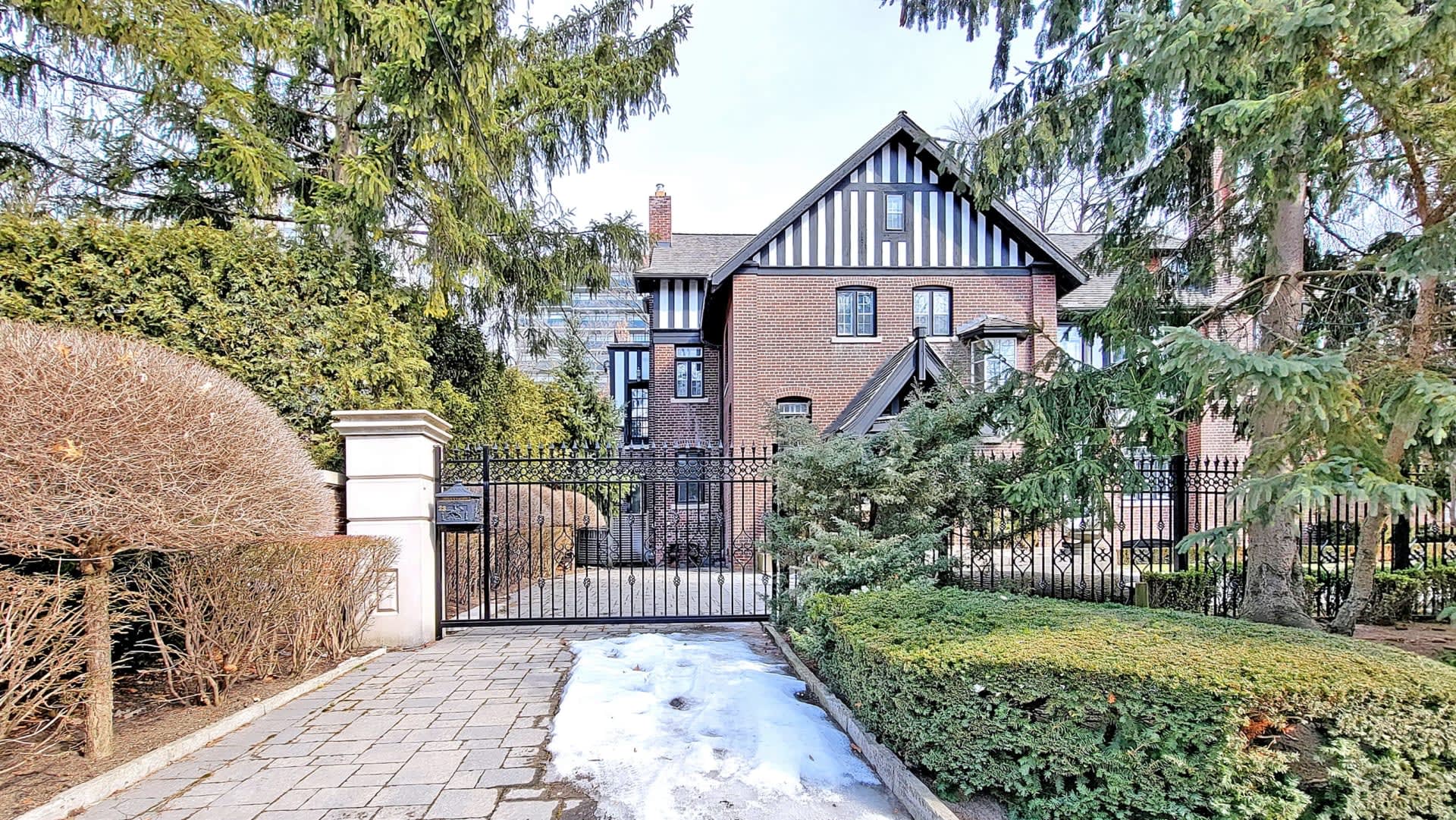 Luxury Homes for Sale in Forest Hill Katy Torabi