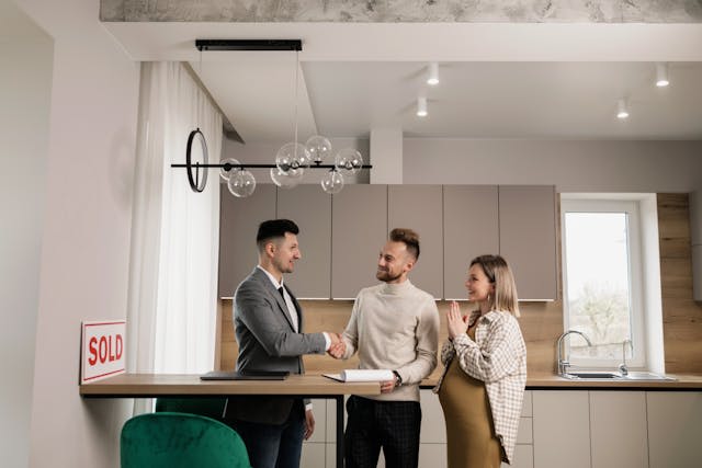 Effective Communication Tools: Staying Connected During the Home Buying Process