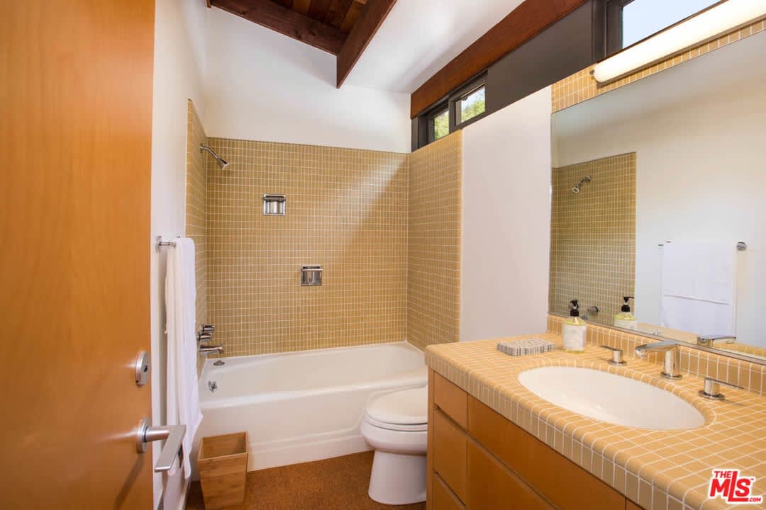 10274 Chrysanthemum Ln