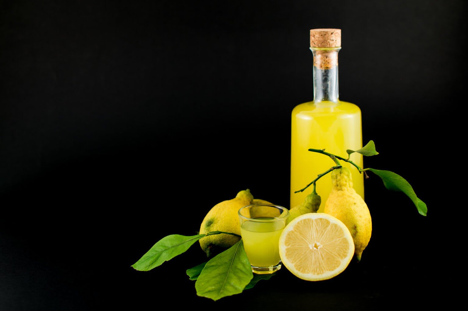 Homemade limoncello with grain alcohol - make limoncello at home!