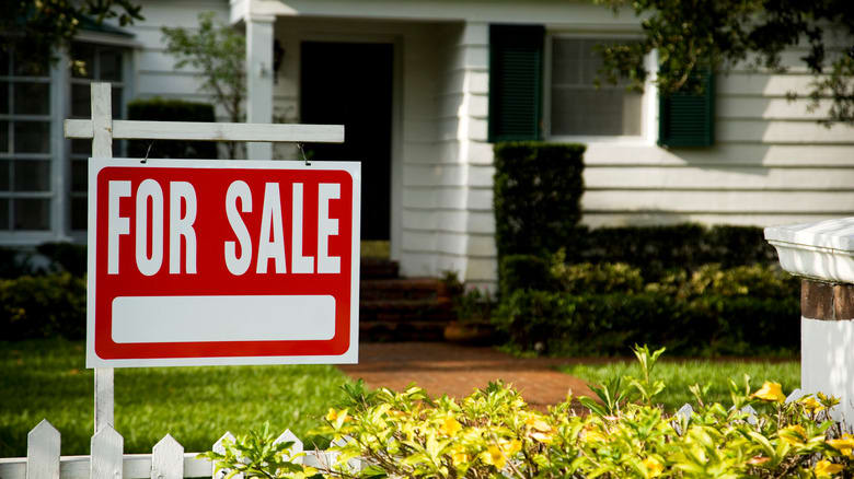 12 Common Reasons Your Home Isn't Selling: Explanation Behind Stagnant Listings