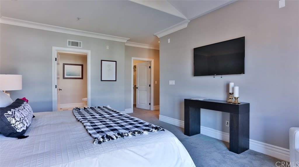 12026 Hoffman St #401