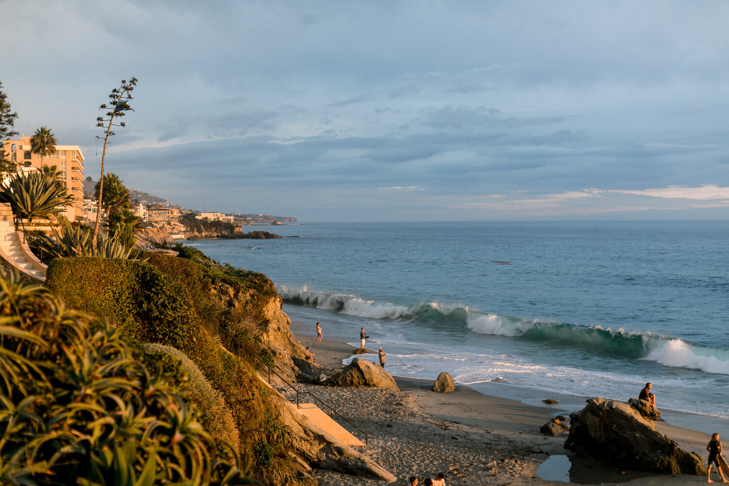 Scenic hiking trail with ocean view in Laguna Beach