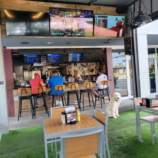 Legends Tavern and Grille - Sports Bar - Pompano Beach, FL - Outdoor Patio