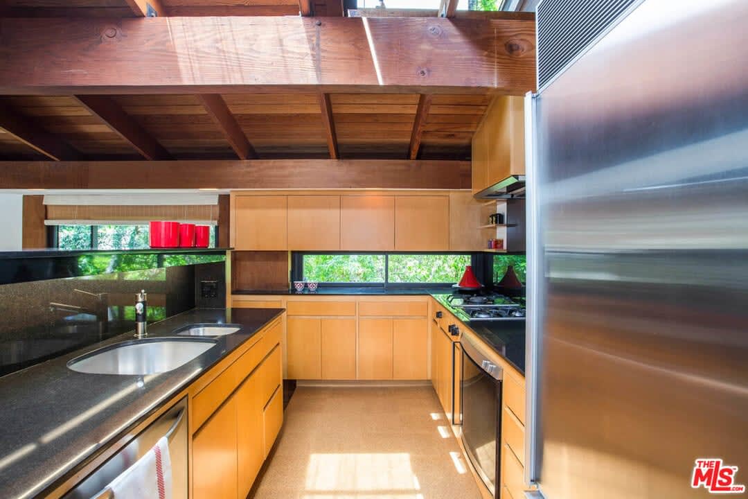 10274 Chrysanthemum Ln