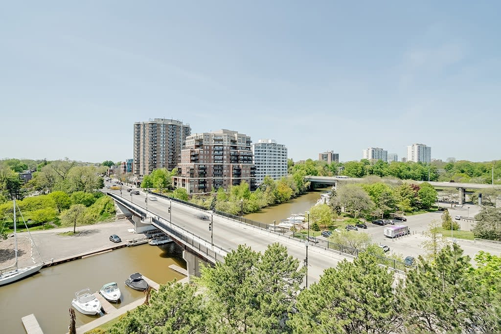 100 Lakeshore Road E Unit: 901