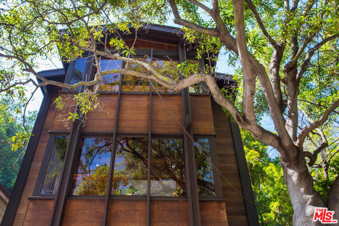 10274 Chrysanthemum Ln