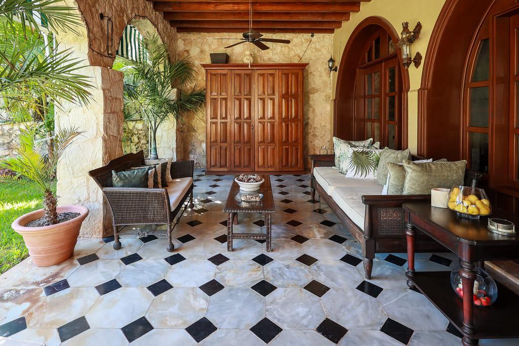 Luxury Villa for Sale Mexican Style in Puerto Aventuras/ Garden livingroom