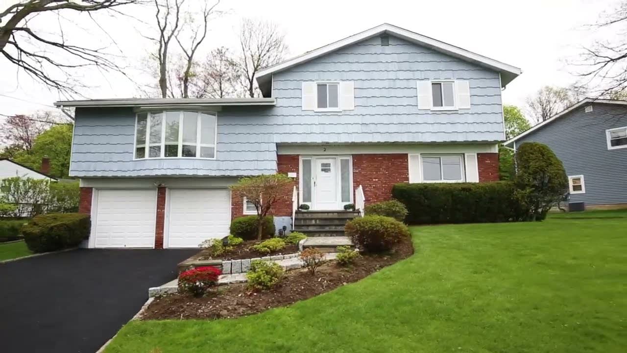 $925,000 Home for Sale at 2 Theresa Lane, Scarsdale, NY 10583 in Edgemont (North of New York City)