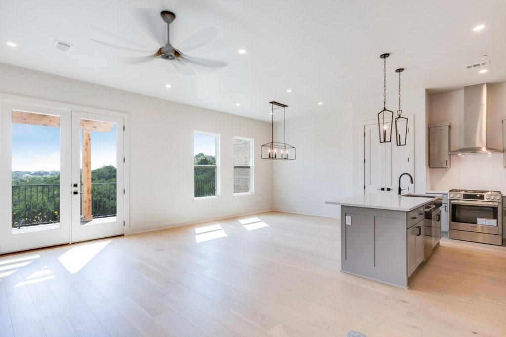 2601 N Quinlan Park Rd, #203