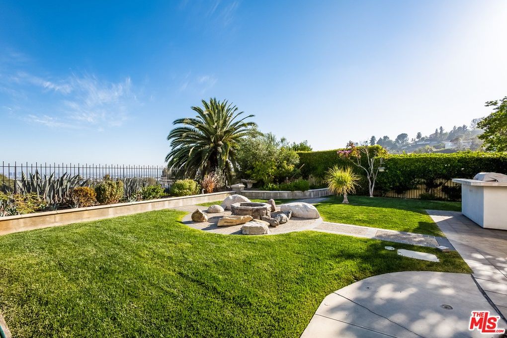 Hilltop Views in Coveted Los Feliz Estates!