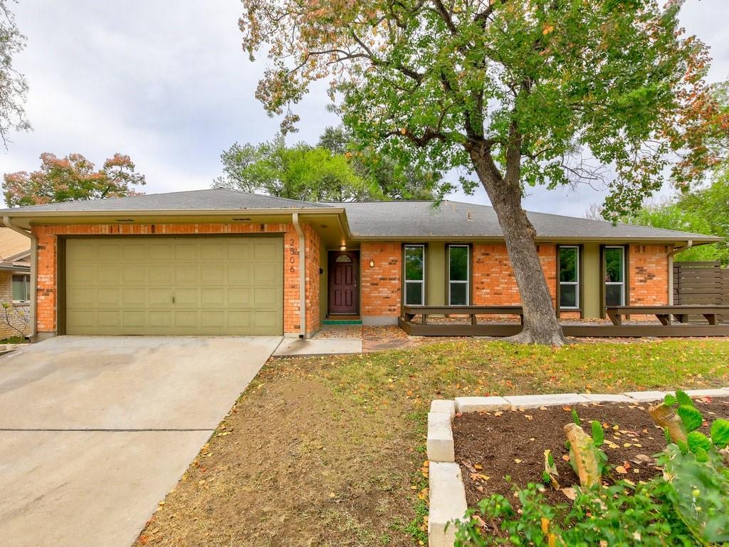 2306 Rogge Ln