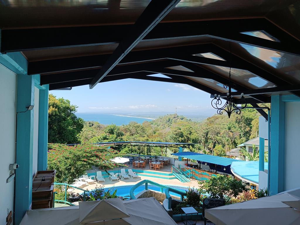 Iconic Ocean View Hotel In Manuel Antonio 