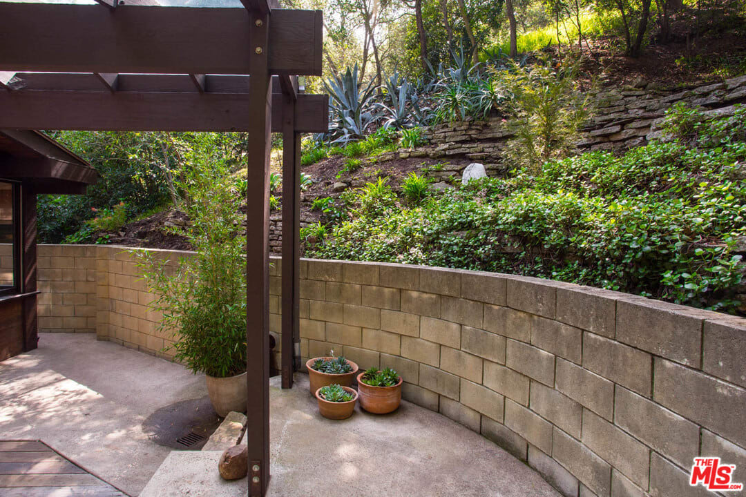 10274 Chrysanthemum Ln