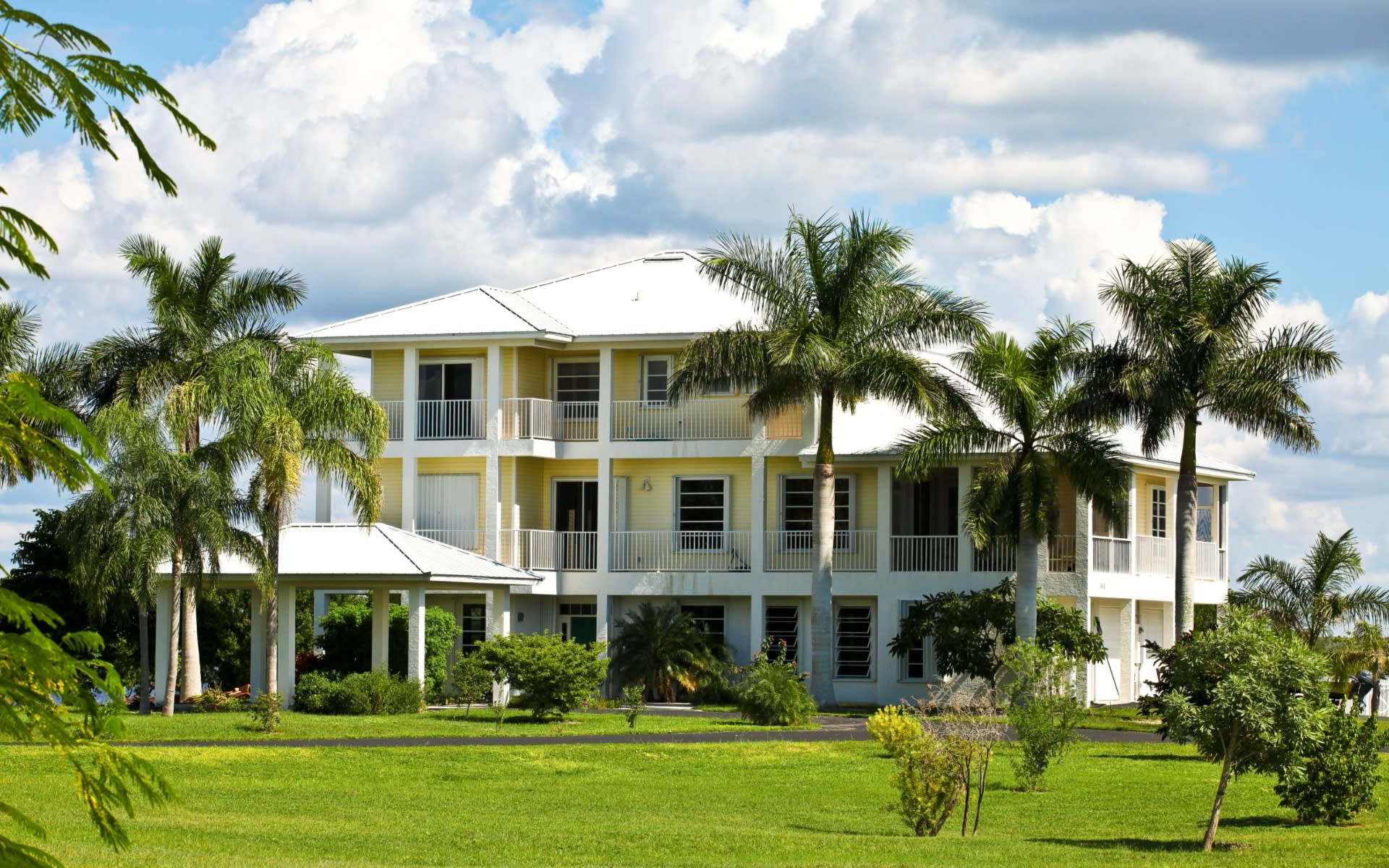 Cable Beach & Sandyport Condos for Sale Bond Bahamas