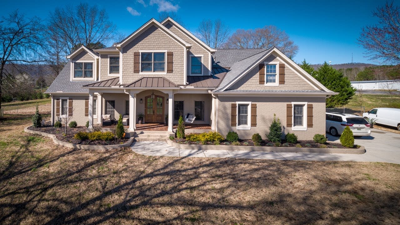 Beautiful 2 Acre Luxury Home in Owens Cross Roads, Alabama!
