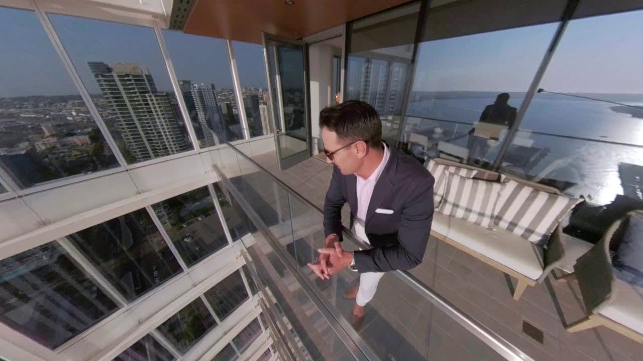 Pacific Gate 3401 Balcony