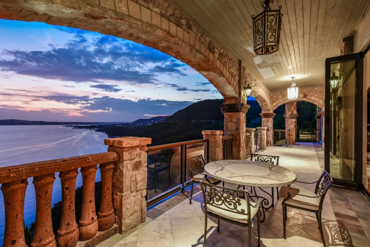 6800 Comanche Trail Austin, TX 78732 Austin Luxury Group