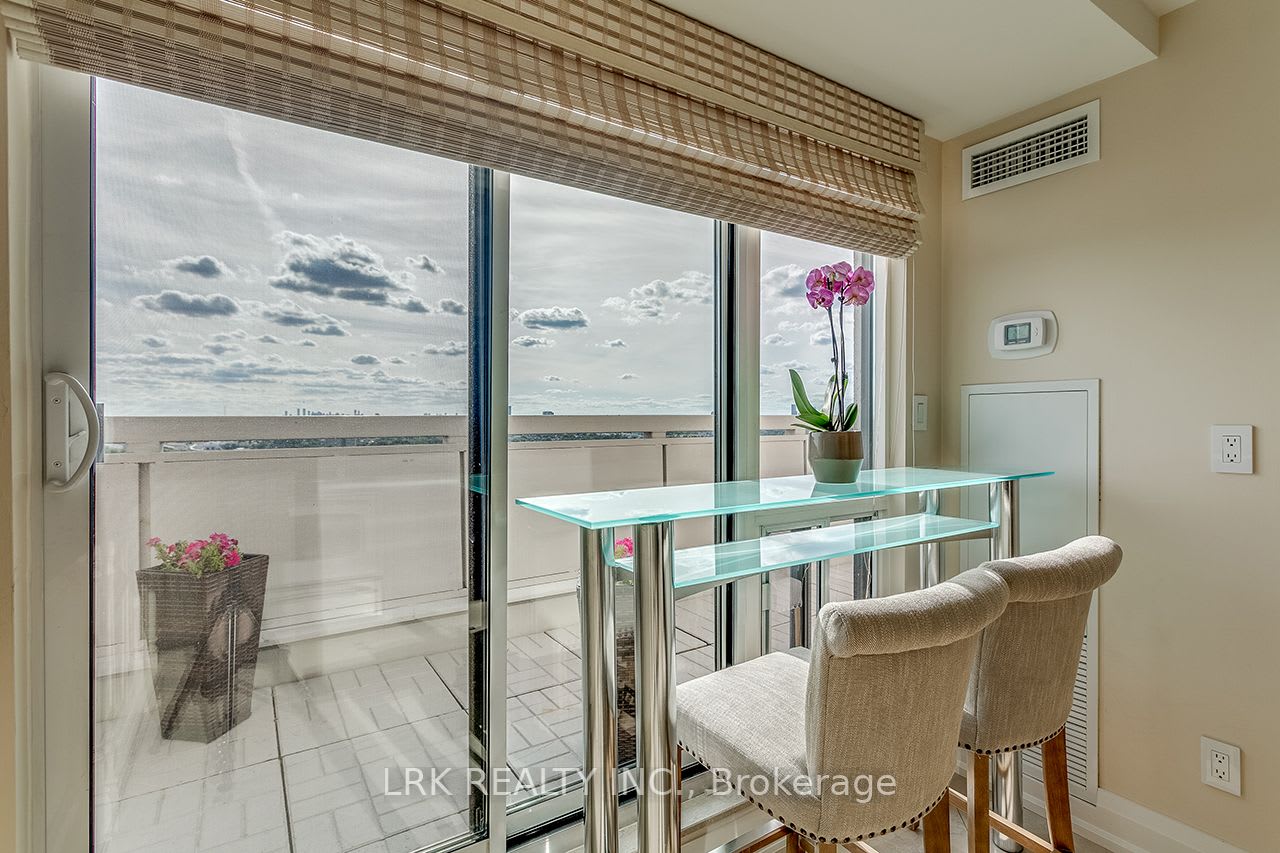 PHASE 3 MARINA DEL REY Toronto Real Estate Penthouse Queen